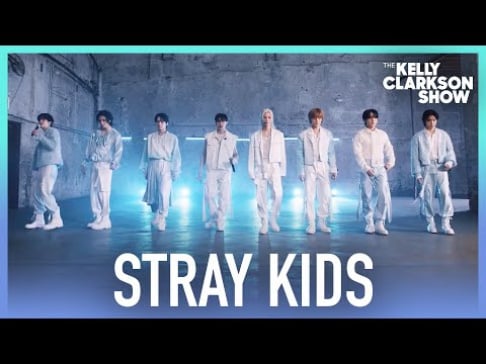 Watch Stray Kids perform 'Lose My Breath' on 'The Kelly Clarkson Show'!