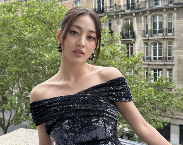 TWICE's Jihyo stuns at Paris fashion show ahead of group's upcoming album release